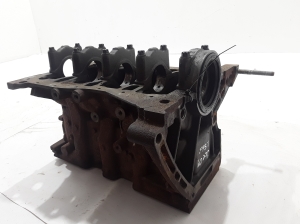  Engine block 