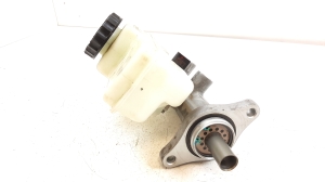  Master cylinder 