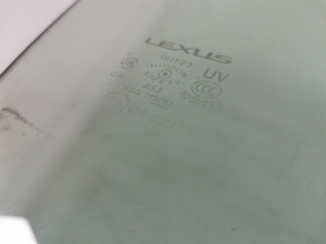 LEXUS IS (2005–2013) Esiukse klaas 68101-53051 - 2