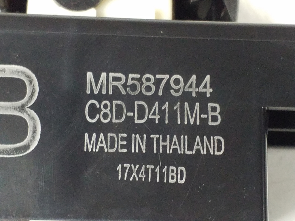 MITSUBISHI ASX 1 generation (2010-2020) Commutateur de commande de vitre de porte arrière droite MR587944 21932371