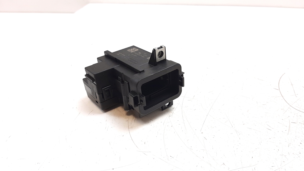 Used AUDI A4 Ignition switch 8K0909131D