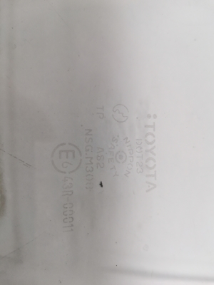 TOYOTA Corola Verso E12 (2001–2004) Priekšējo durvju stikls 68101-13080 - 2
