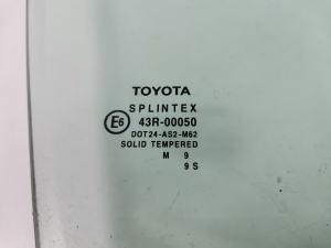 TOYOTA Avensis T22 (1997–2003) Esiukse klaas 68101-05020 - 2