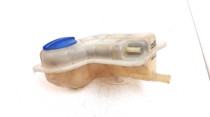 Coolant reservoir