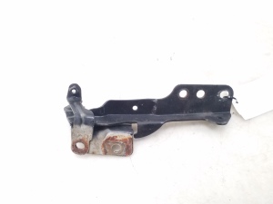  Engine cover hinge 