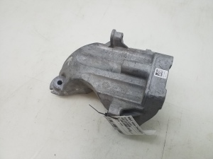  Engine holder 