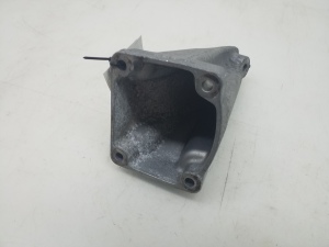  Engine holder 