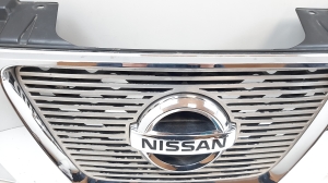  Front grille 