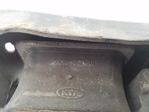  Engine cushion 