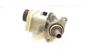  Master cylinder 