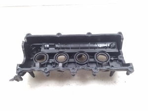  Valve cover 