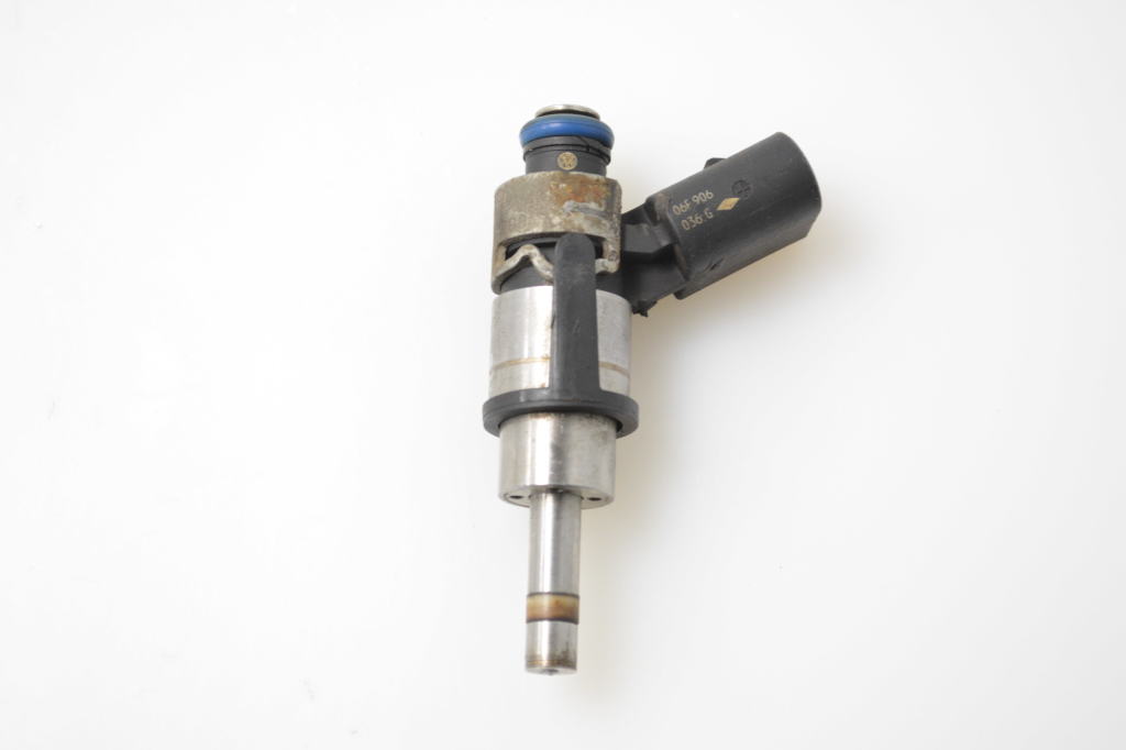Used Volkswagen Passat Fuel injector 0261500