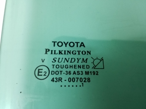 TOYOTA Avensis T22 (1997–2003) Aizmugurējo sānu durvju stikls - 3
