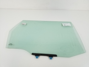 Rear side door glass