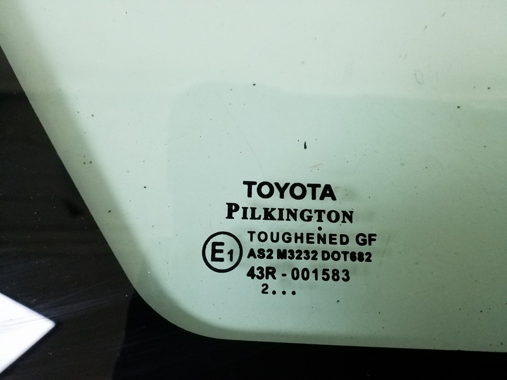 TOYOTA Corolla 9 generation E120/E130 (2000-2007) Right side rear body window 21019350