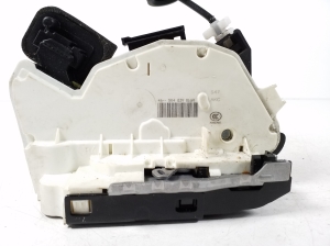 Volkswagen Golf VII (2012–2026) Rear side door lock 5K4839016A - 2