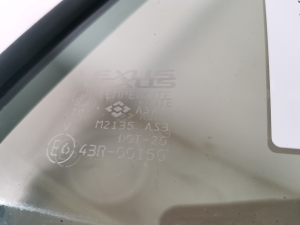 LEXUS RX MCU1 (1998–2003) Aizmugurējo sānu durvju trīsstūrveida stikls - 3