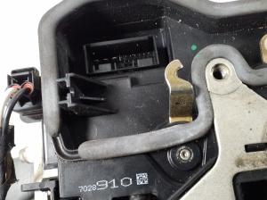 BMW 7 SERIJA E65 (2001–2008) Rear side door lock 7028910 - 4