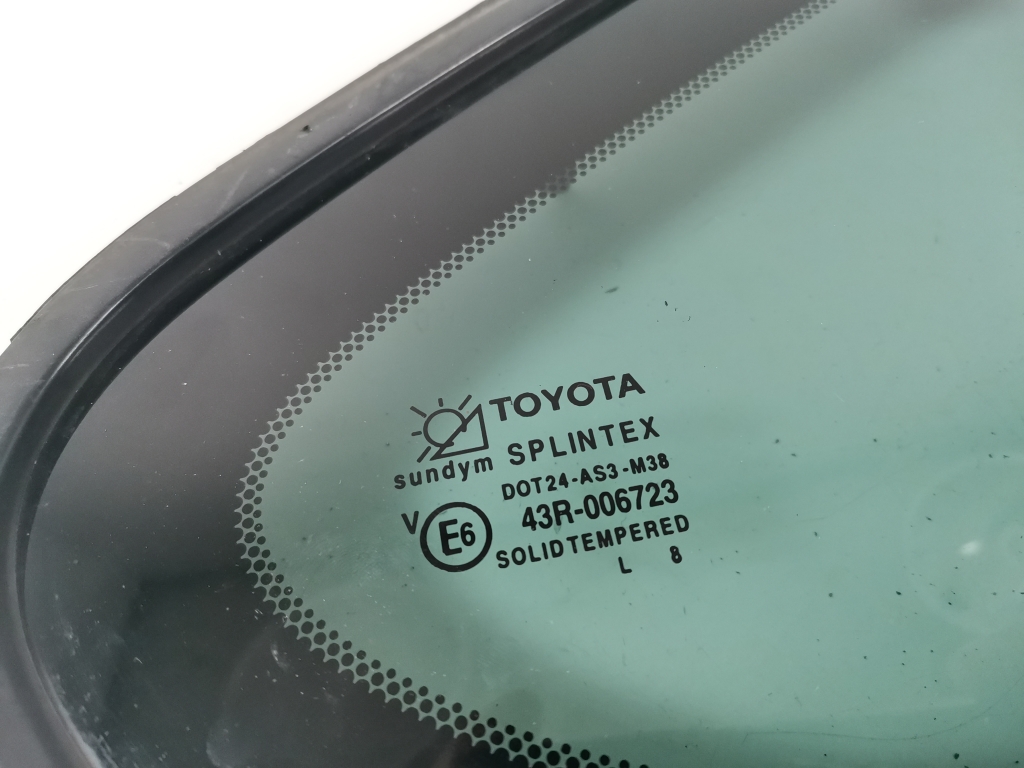 TOYOTA Avensis 1 generation (1997-2003) Right side rear body window 21019230