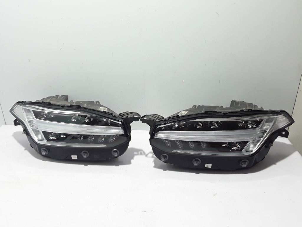 Used VOLVO XC90 Headlights 31446688