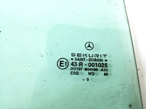 Mercedes Benz E-Class W210 (1995–2002) Tagumise külgukse kolmnurkklaas A2107350224 - 2