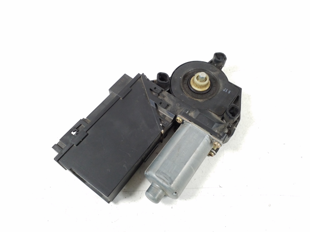 VOLKSWAGEN Touareg 1 generation (2002-2010) Front Right Door Window Control Motor 3D1959792B 21932035