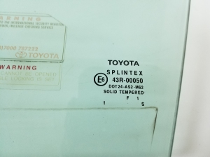 TOYOTA Avensis T22 (1997–2003) Priekšējo durvju stikls 68102-05020 - 2