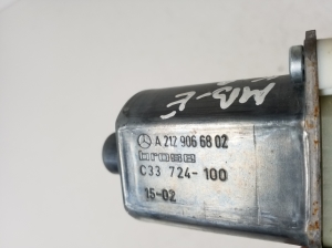 Mercedes Benz E-Class W212 (2009–2015) Esiukse aknatõstuki mootor A2129066802 - 3