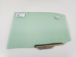 Tagumise külgukse klaas - 68152-47010