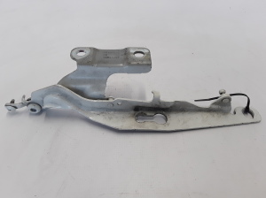  Engine cover hinge 