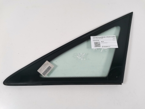 Glace de custode de porte avant - 62120-28140