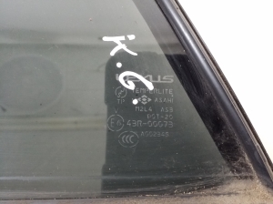 LEXUS RX (2003–2009) Aizmugurējo sānu durvju trīsstūrveida stikls 68124-48110 - 2