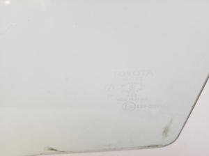 TOYOTA Corola Verso E12 (2001–2004) Aizmugurējo sānu durvju stikls 68104-13290 - 2