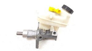  Master cylinder 