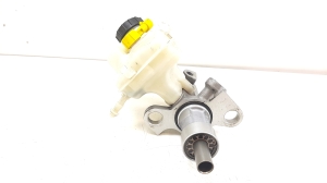  Master cylinder 