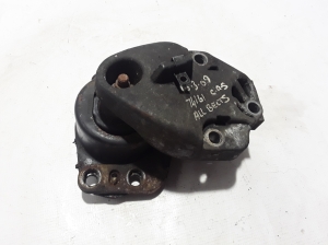  Engine holder 