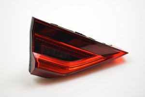 Tail light on trunk lid - 82A945093C