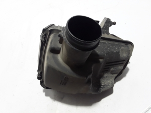   Air filter housing  -  