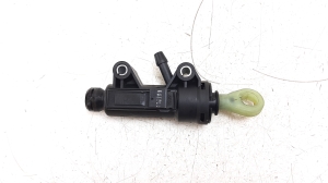   Clutch master cylinder  - 6773670 