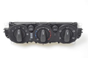  Interior shoulder control panel 