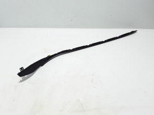  Windscreen strut outer 