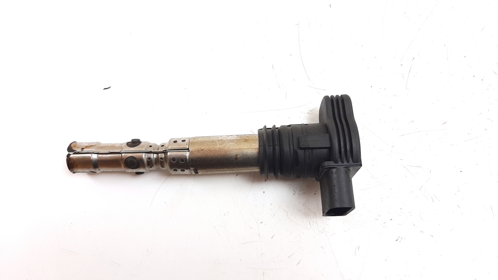 Used Volkswagen Passat Ignition coil 06A905115D