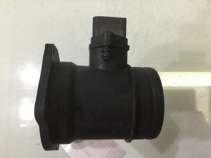 AUDI A4 B5 (1994–2001) Mass air flow sensor 06B133471 - 3
