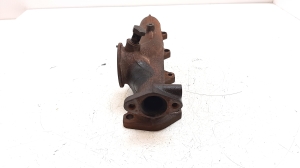  Exhaust manifold 