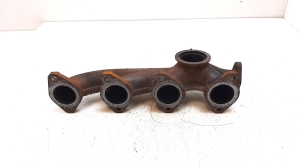  Exhaust manifold 