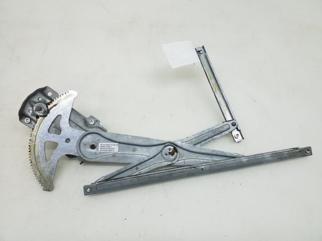 TOYOTA Corolla Verso 1 generation (2001-2009) Rear left door window lifter 698400F010 20979063