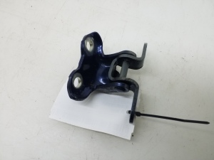   Tagumise küljeukse ülemine hing  - 687600F010 