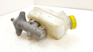  Master cylinder 