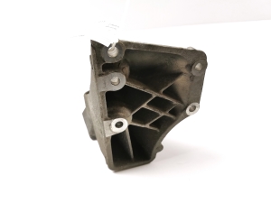  Engine holder 