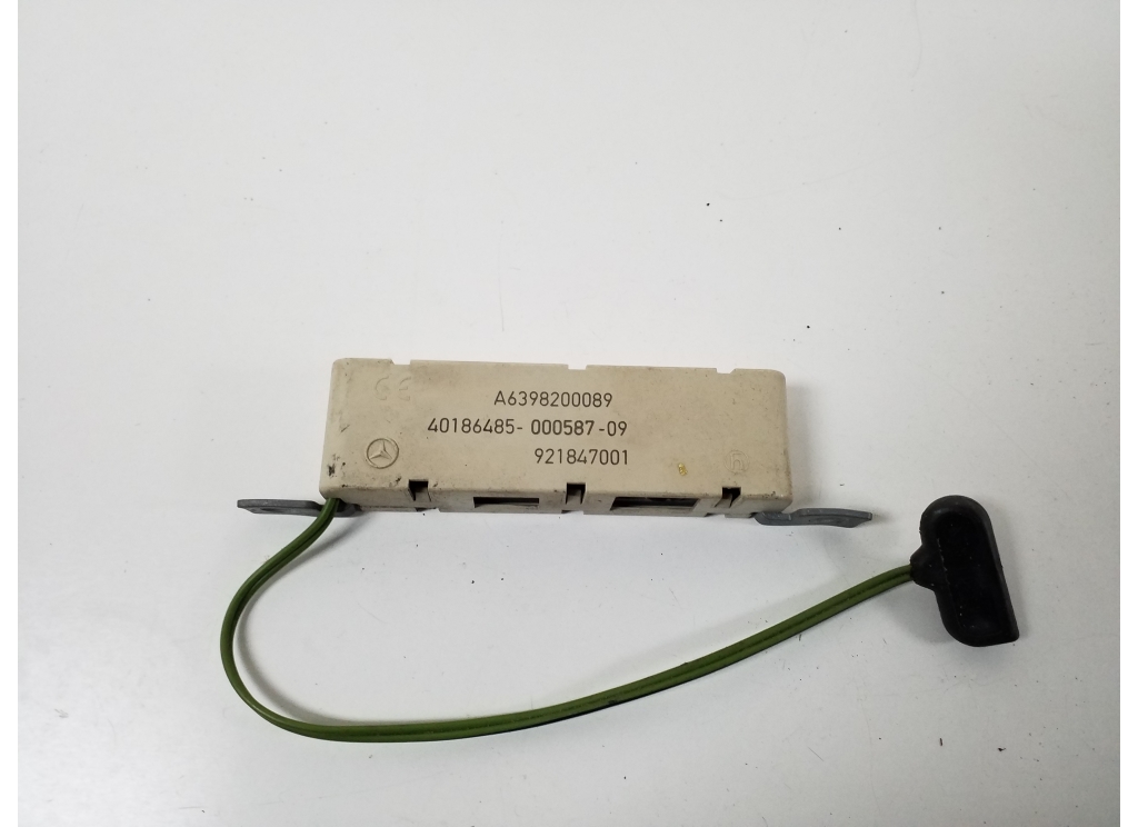 MERCEDES-BENZ Vito W639 (2003-2015) Amplificateur d'antenne du couvercle de coffre A6398200089 21020422